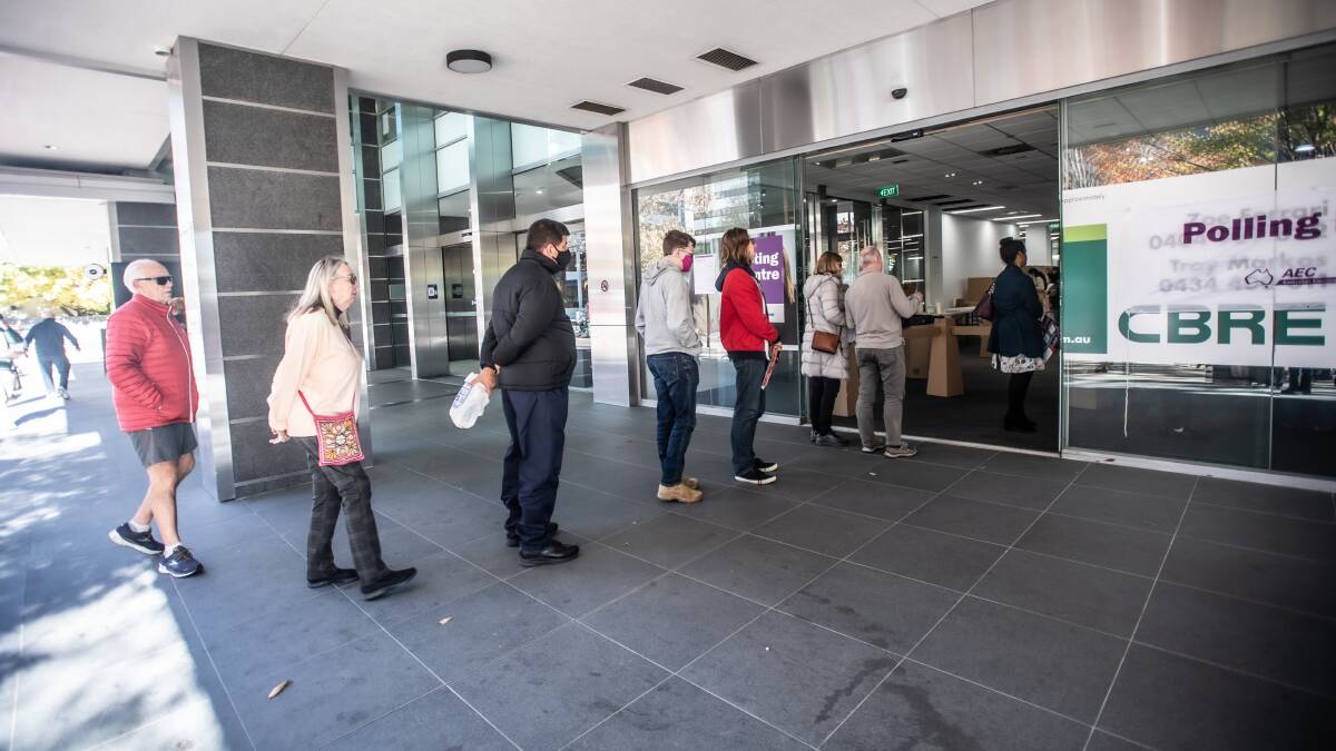 Canberrans line up to vote earl at the Moore Street polling booth. Picture: Karleen Minney