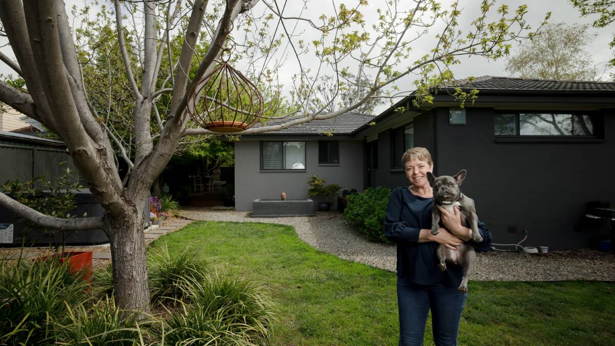 Chelsea Menchin outside her Macgregor home with her dog Maggie. Picture: Sitthixay Ditthavong