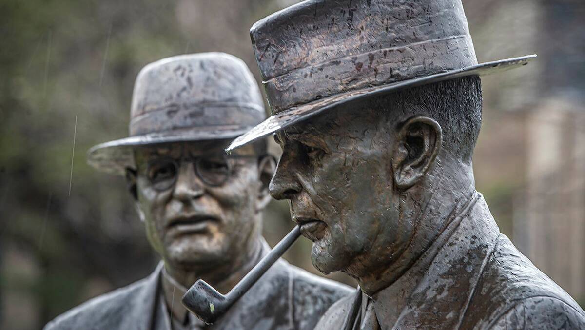The Ben Chifley and John Curtin statue before the pipe was taken. Picture: Karleen Minney