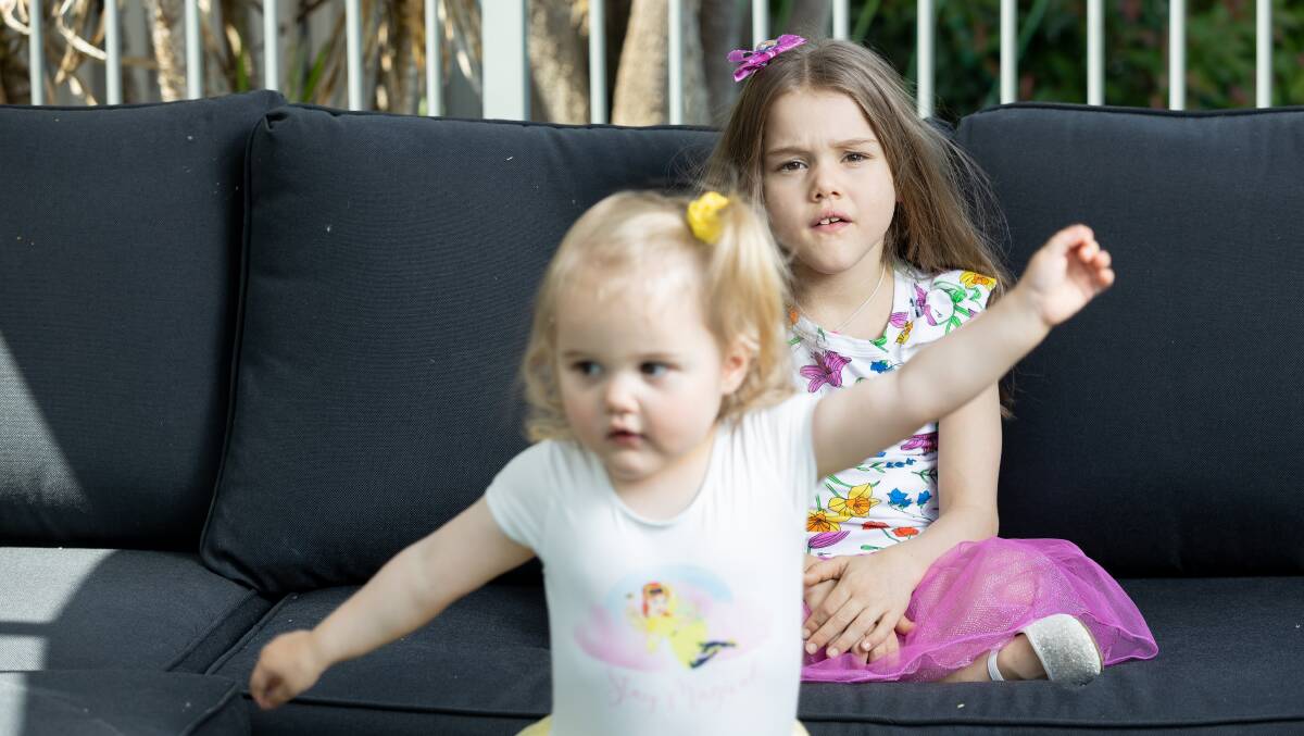 Maddi, 7, has end stage renal failure and has to stay isolated. She is pictured with her sister Savannah, 2. Picture: Sitthixay Ditthavong
