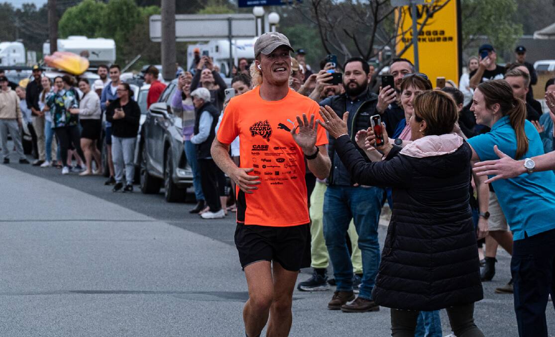 Nedd Brockmann runs into Wagga to thunderous applause, it was his 42nd consecutive day running on his cross country trip from WA to Bondi beach. Picture by Brad Farley 