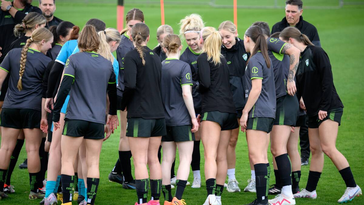 Canberra United at training last week. Picture by Sitthixay Ditthavong