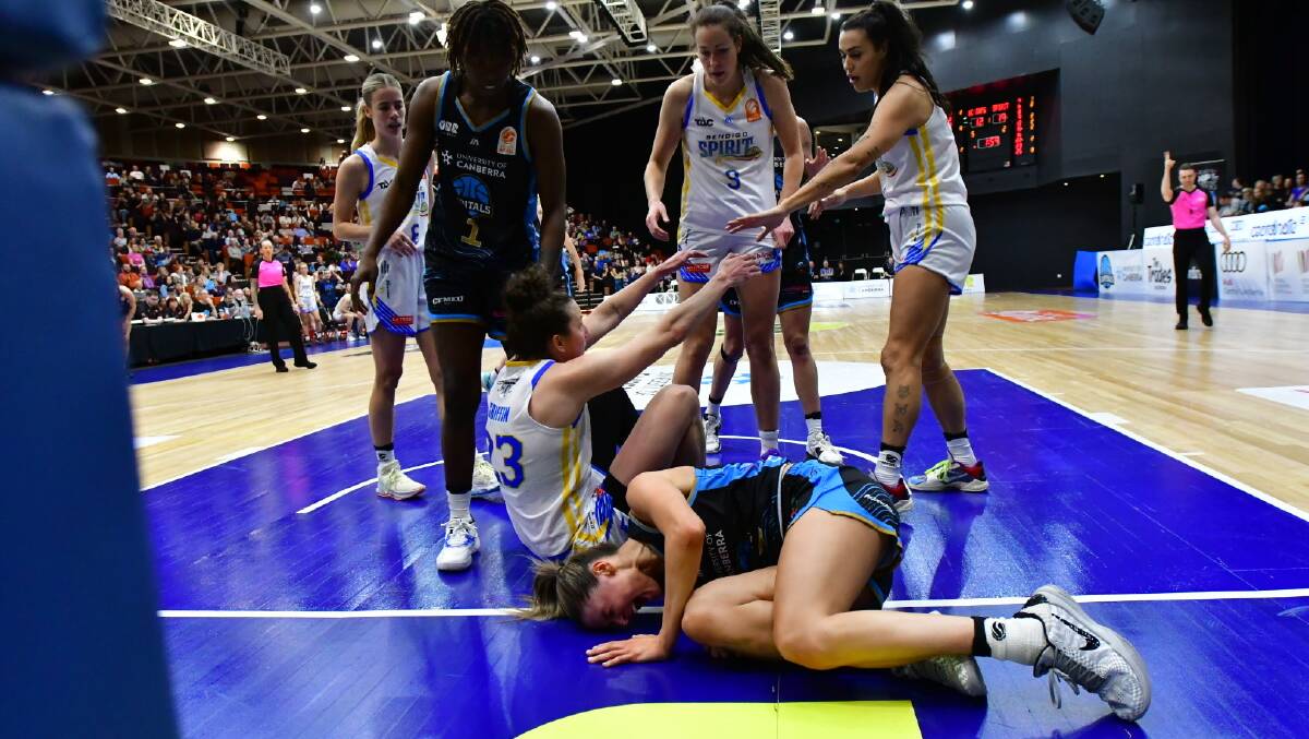 Gemma Potter suffered the knee injury driving to the basket. Picture by Elesa Kurtz