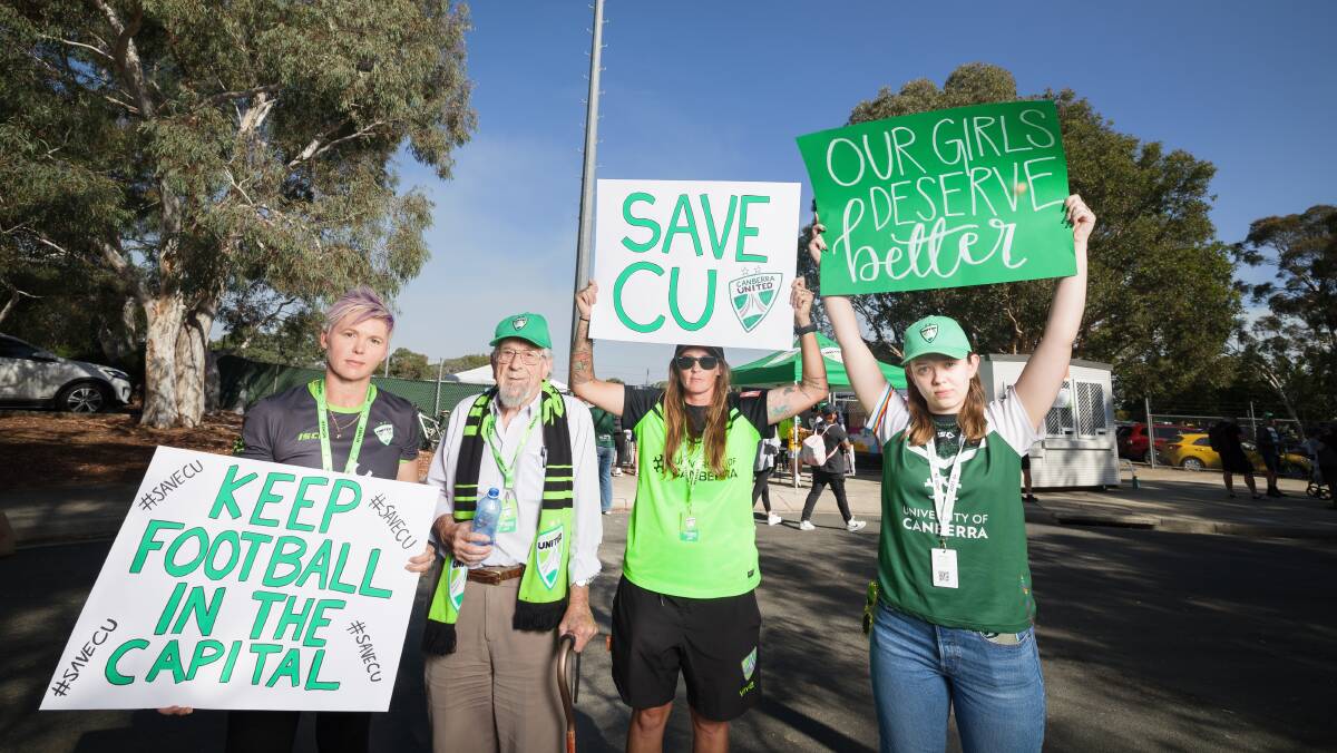 Canberra United fans voice their frustration. Picture by Sitthixay Ditthavong