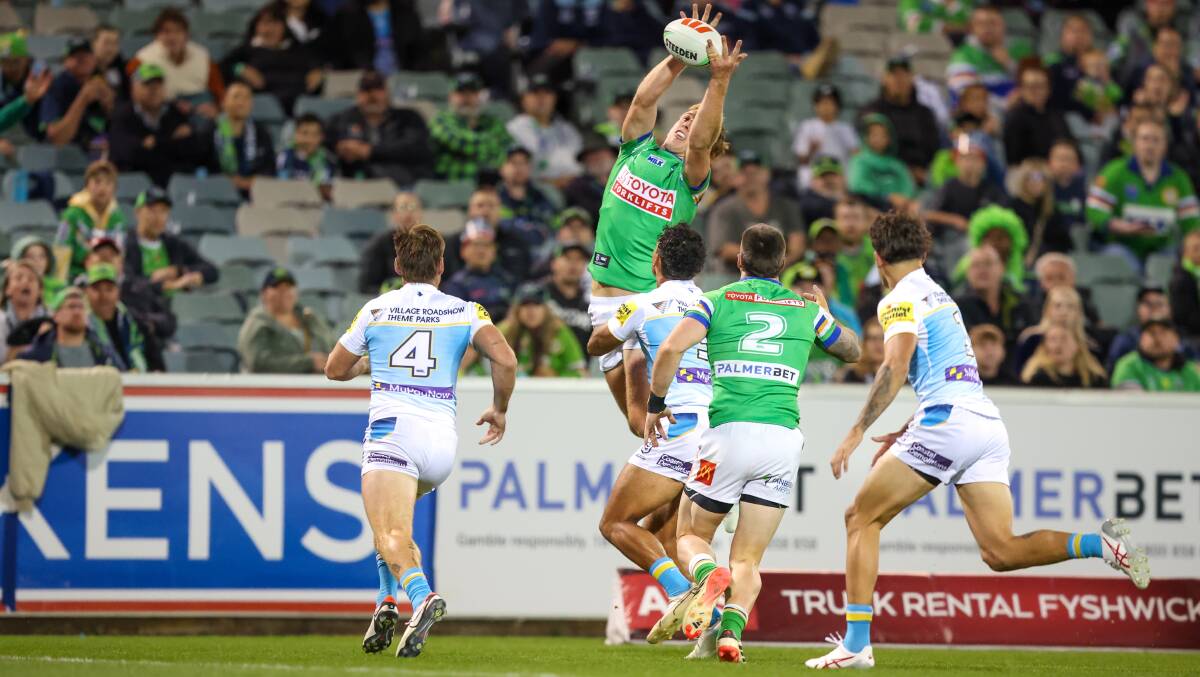 Zac Hosking goes up high for the ball against the Gold Coast. Picture by Sitthixay Ditthavong