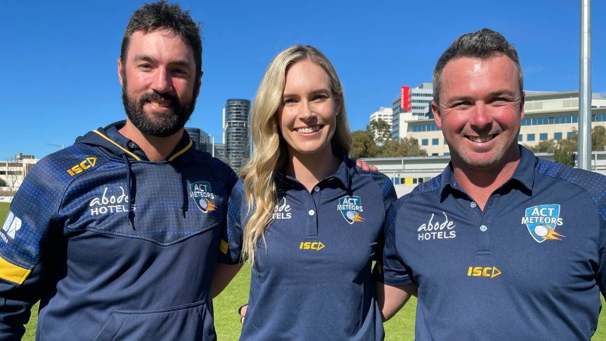 ACT Meteors' newest signing Holly Ferling with elite team lead Michael Delaney (right) and head coach Jono Dean. Picture: Supplied
