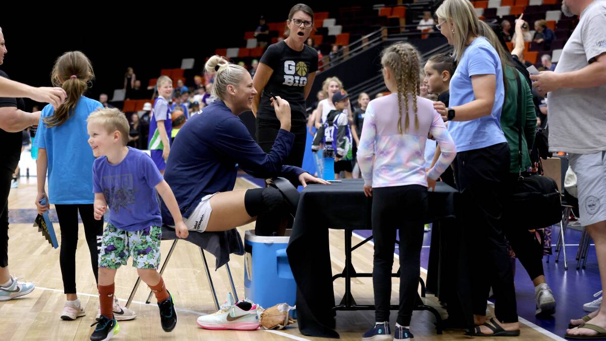 Lauren Jackson in January 2023 signing autographs with her feet in an ice tub after playing for the Southside Flyers against the Canberra Capitals. Picture by James Croucher