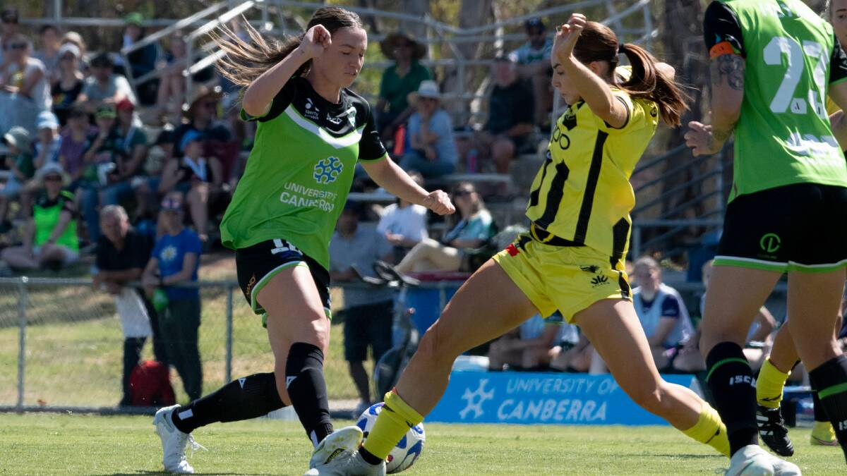 Grace Mayer in action for Canberra United at McKellar Park. Picture by Elesa Kurtz