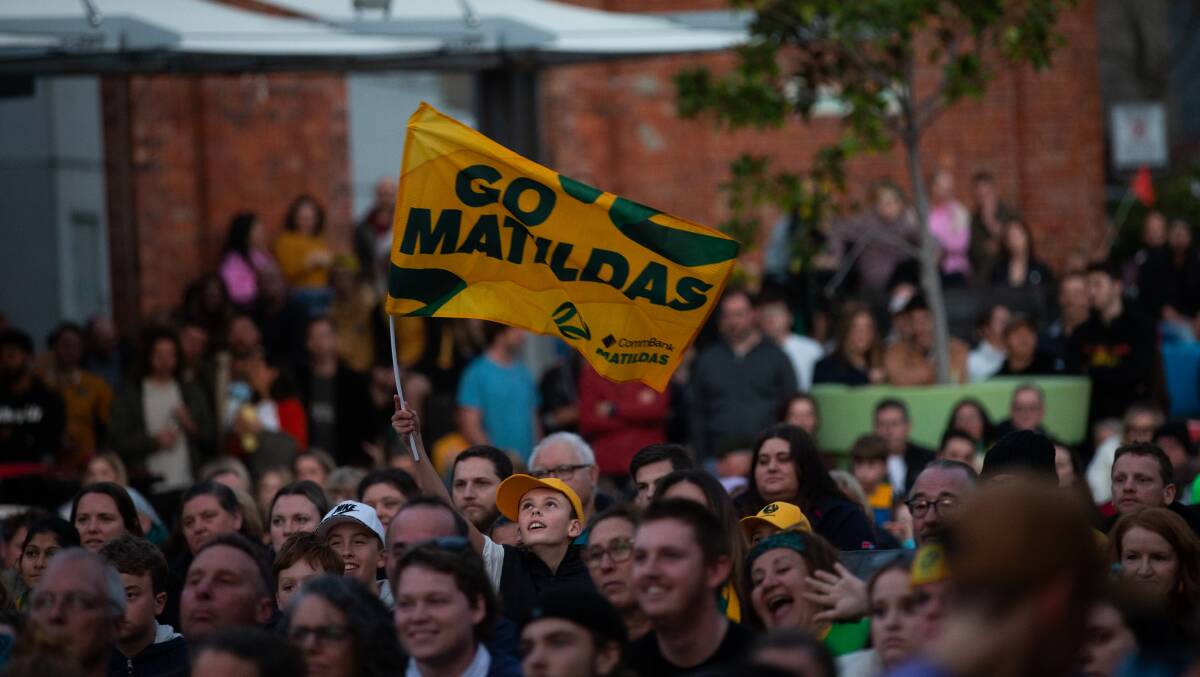 A huge crowd of Matildas supporters in Newcastle watching the Women's World Cup match against France. Picture by Jonathon Carroll for Newcastle Herald/ACM