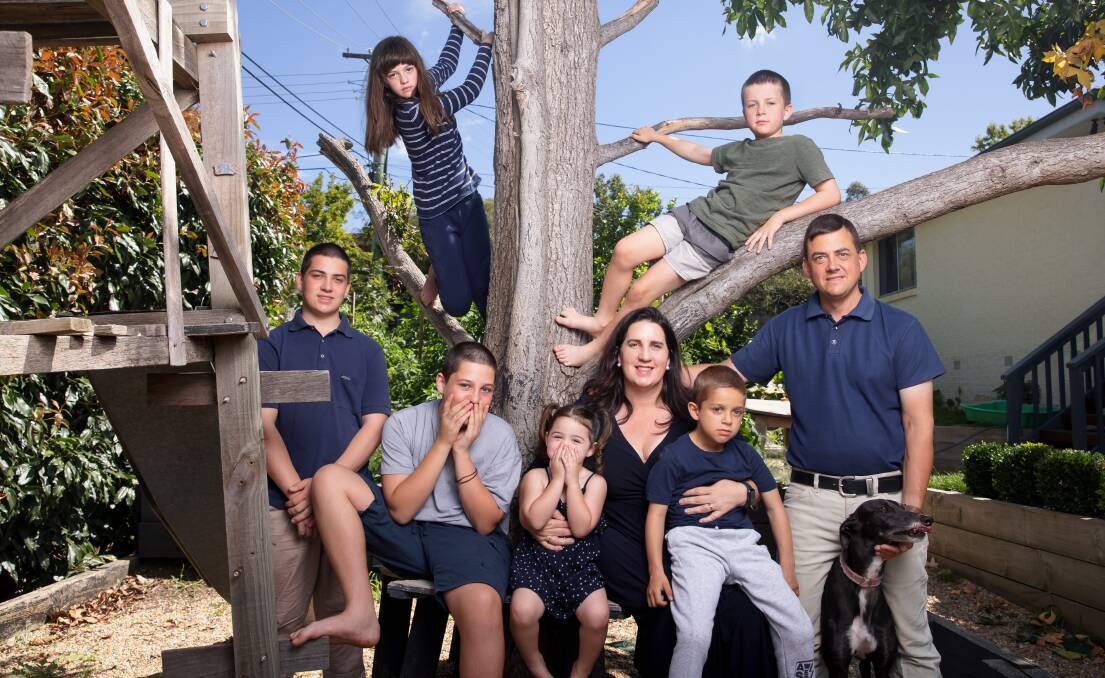 Giulia Jones and her husband Bernard in 2021 with their six children, Felix, Leo, Nicolina, Liliana, Ambrose and Maximus, now aged between five and 17. Picture by Sitthixay Ditthavong 