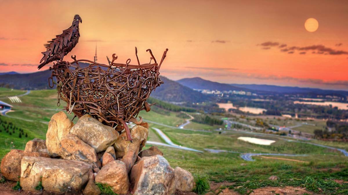  Richard Moffatt's metal sculpture, Nest III, at the top of Dairy Farmers Hill. Picture: Michelle Taylor 