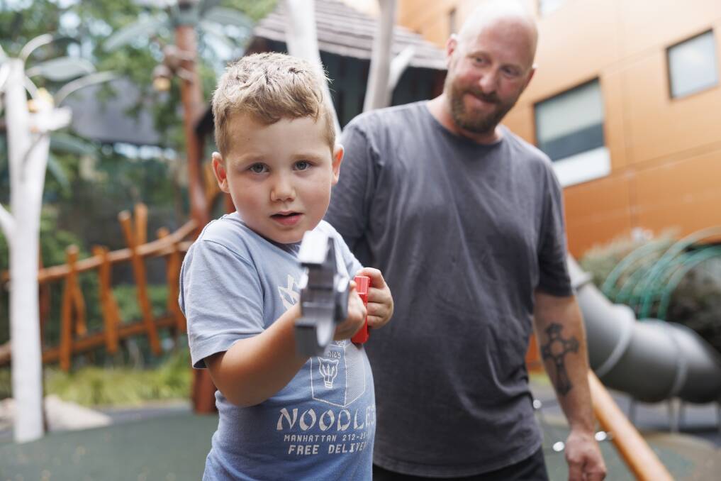 Hendrike Randall, 5, of Wollongong (with dad Brad). Hendrike's baby sister is being treated in the hospital. Picture by Keegan Carroll 