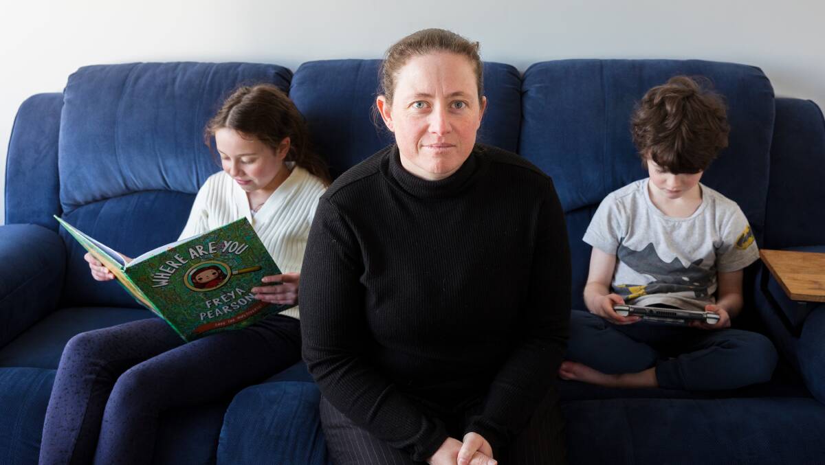Shelley Kennedy had to pay for before and after school care when her children, Freya, 9, and Alex, 7, Pearson were in remote learning, even though they didn't attend. Picture: Sitthixay Ditthavong