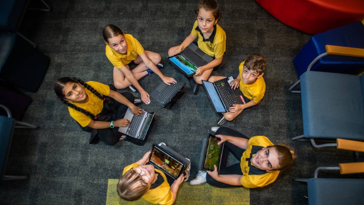 Gordon Primary School year 4 and 5 students Tilly Reynolds, Jasleen Bamrah, Charlotte Roberston, Felix Boyson, David Aguilera and Molly McIntosh use Minecraft Education. Picture by Karleen Minney