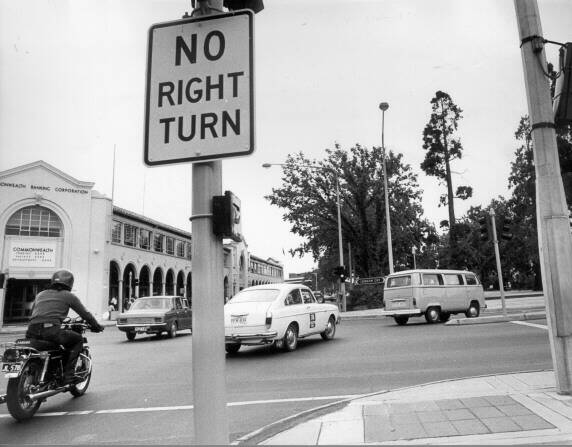The Commonwealth Bank branch in 1974, as drivers fail to notice the 'No right turn' sign. Picture: Michael Porter