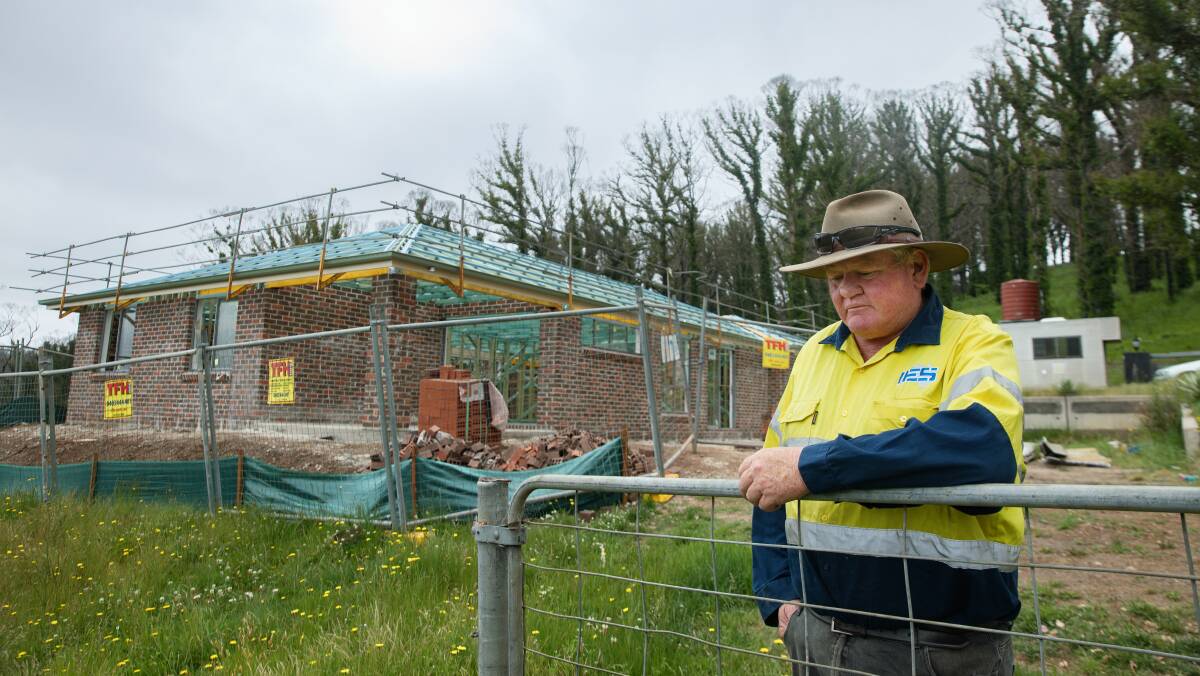Lindsay Lavis outside his new house at Tianjara, where bushfire struck in 2019. Picture: Sitthixay Ditthavong