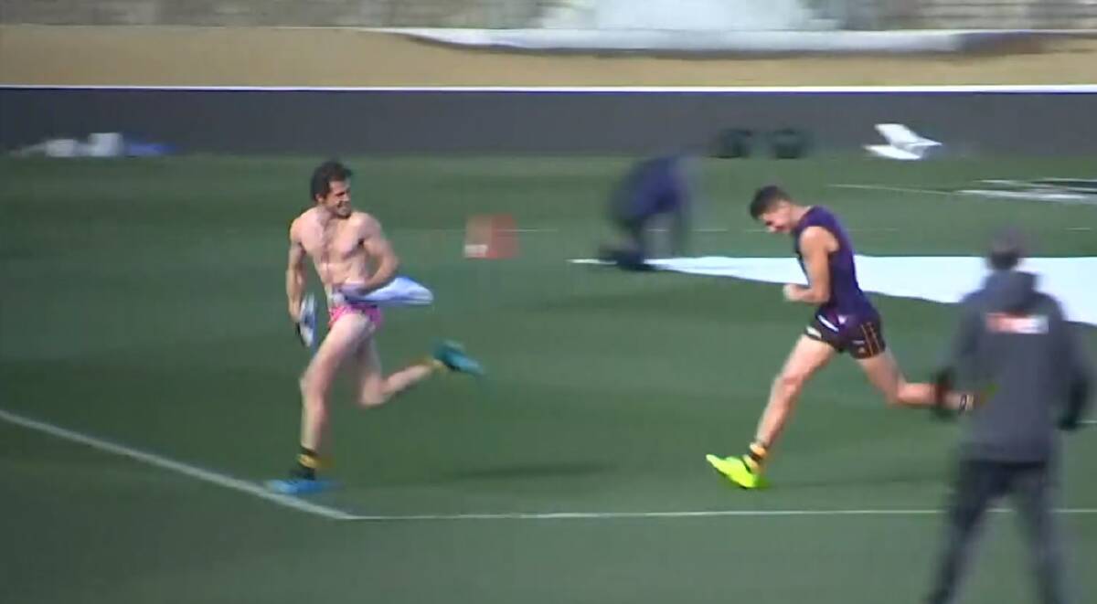 Isaac Smith getting used to the conditions at Manuka Oval on Thursday during Hawthorn's training run. Picture: Fox Sports News