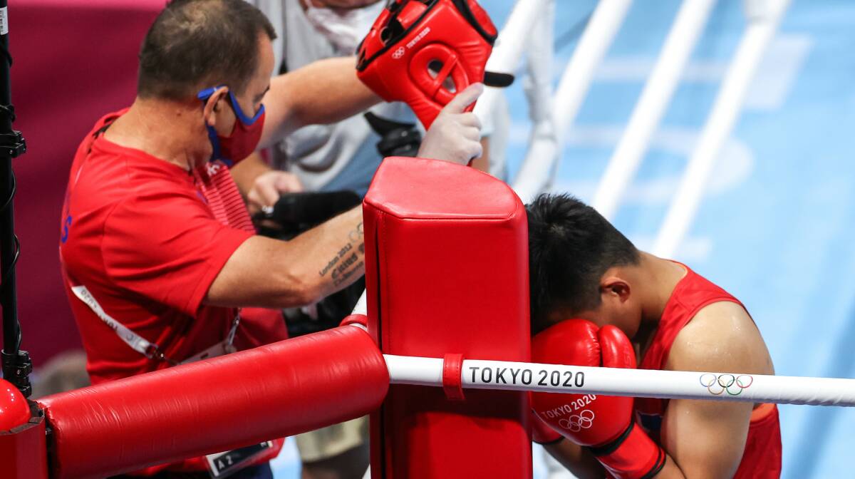 Don Abnett in the corner of featherweight boxing gold medal contender Nesthy Petecio. Picture: Getty