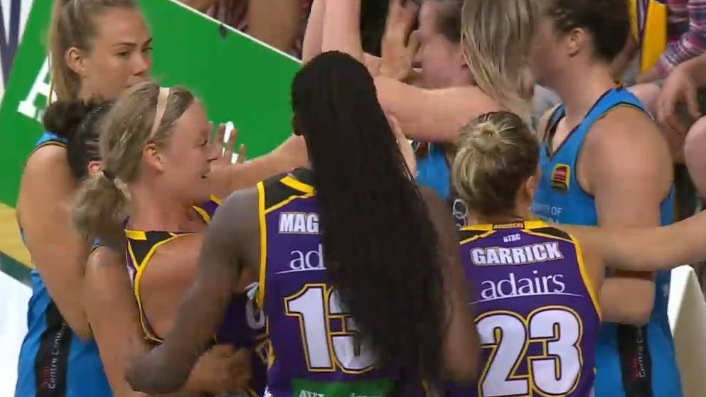 The moment Sophie Cunningham hit Keely Froling in the face. The incident was deemed low impact and unintentional. Picture: FoxSports