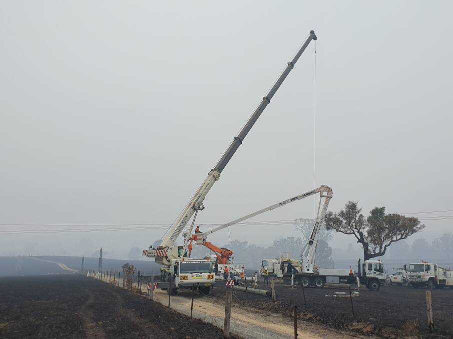 Crews working to restore power at Cobargo. Image: Supplied. 