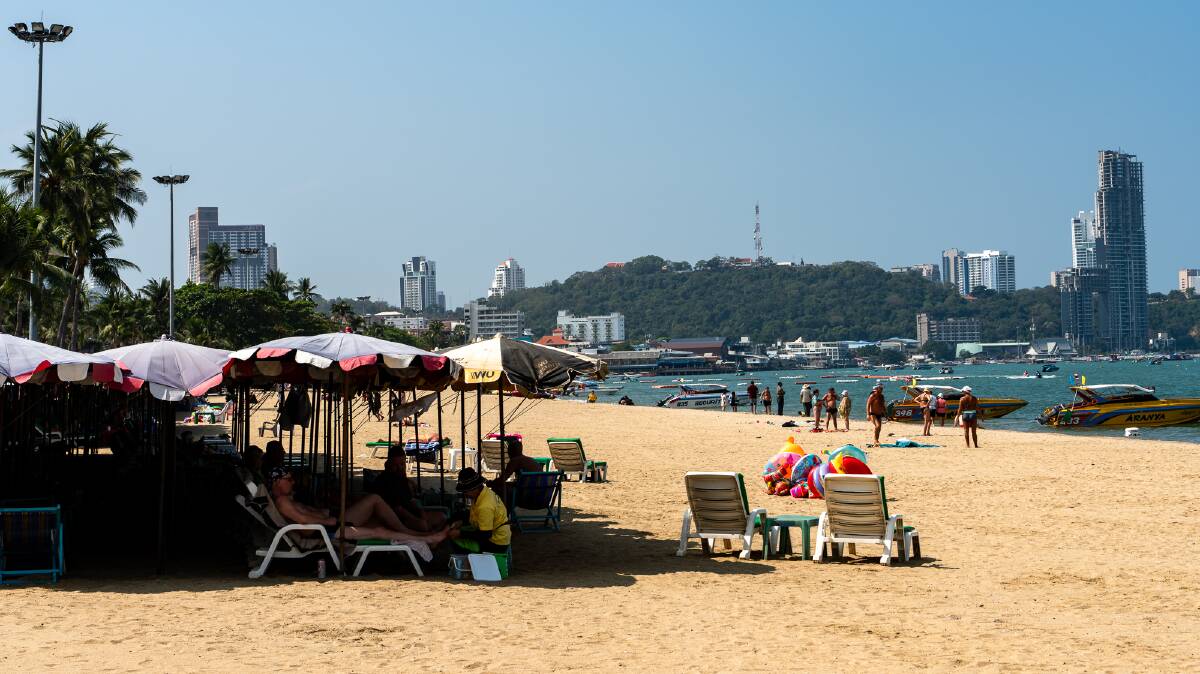 The main Pattaya beach with sun lounges and speedboats. Picture by Michael Turtle