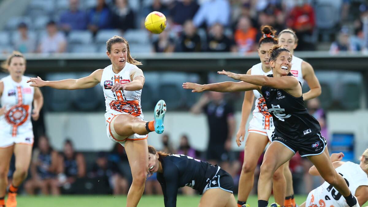 GWS Giants goalscorer Nicola Barr in action at Manuka Oval on Sunday night. Picture: Getty Images