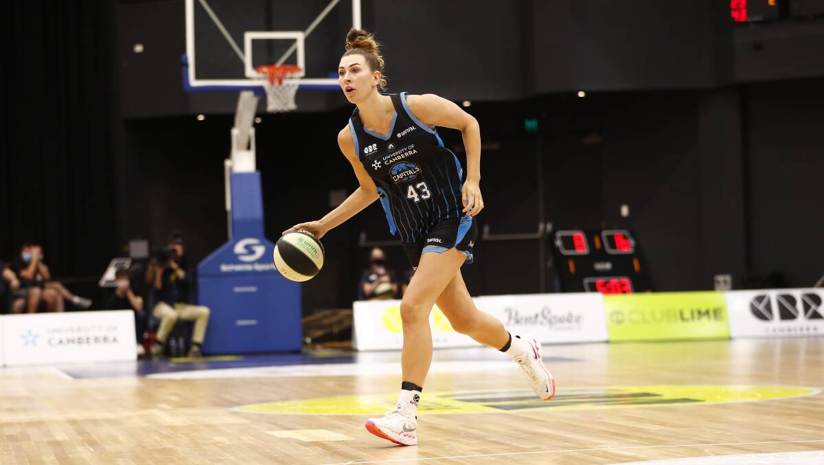 Alex Bunton has re-signed with the Canberra Capitals for the 2022-23 WNBL season. Picture: Keegan Carroll