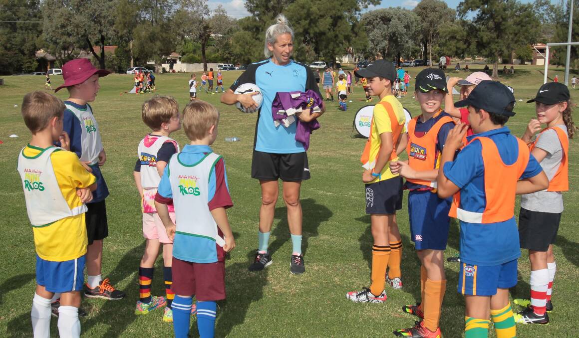 BID BACKER: Wagga product and former Matilda Sally Shipard gives Wagga youngsters some pointers at a clinic in 2016. Picture: Les Smith