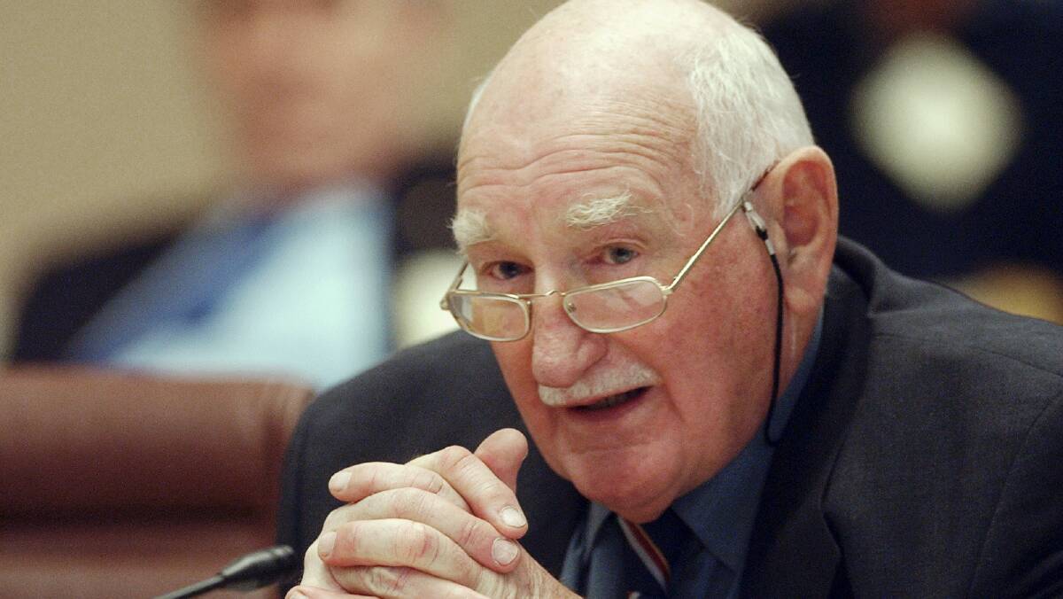 General Alan Stretton at a Senate Estimates hearing in 2003. Picture: AAP