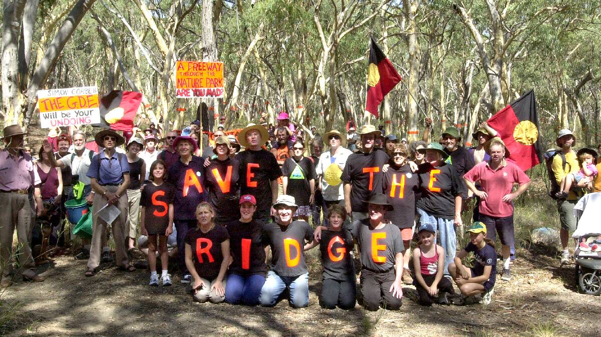 People at Bruce Ridge protesting to stop the Gungahlin Drive extension in 2004