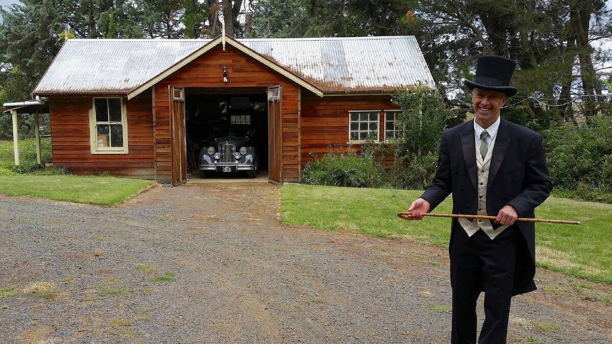 Steve leading a tour of the garden and outbuildings of Burnima Homestead. Picture: Kerrie Williams