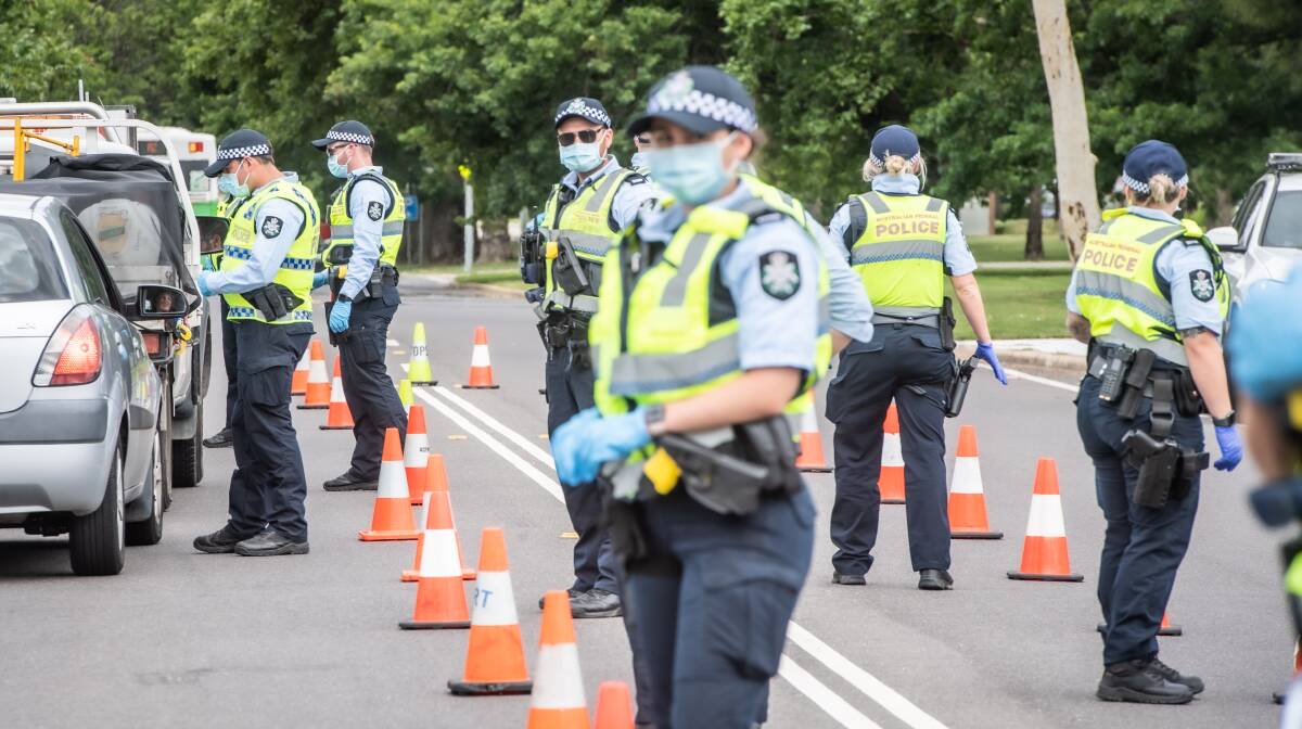 Police officers at a pop-up COVID-19 checkpoint on King Edward Terrace. Picture: Karleen Minney
