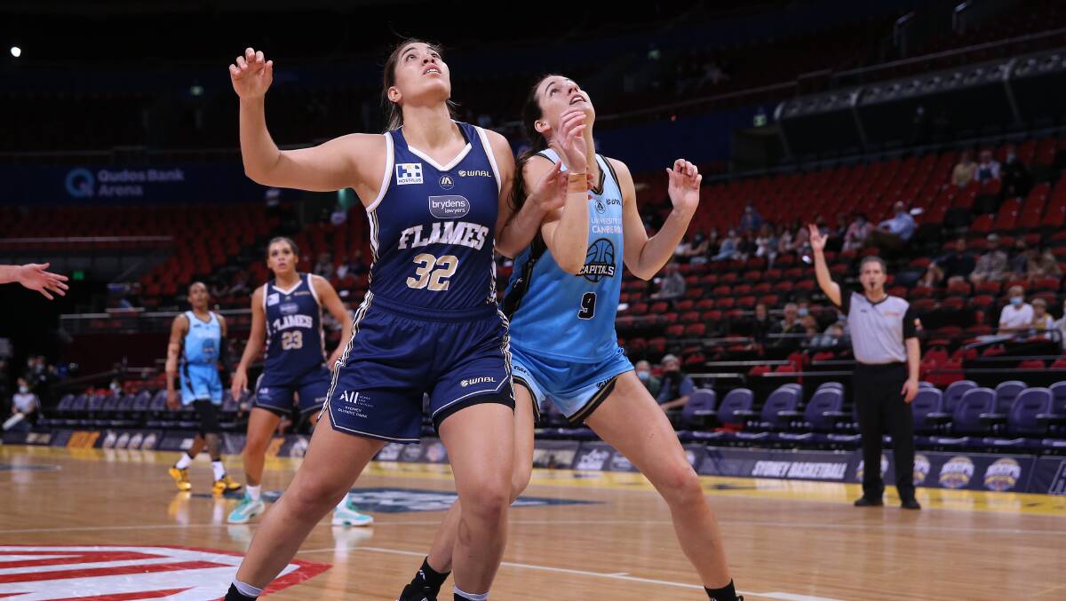 Alicia Froling jostles for position with Kalani Purcell of the Sydney Flames in round one. Picture: Getty