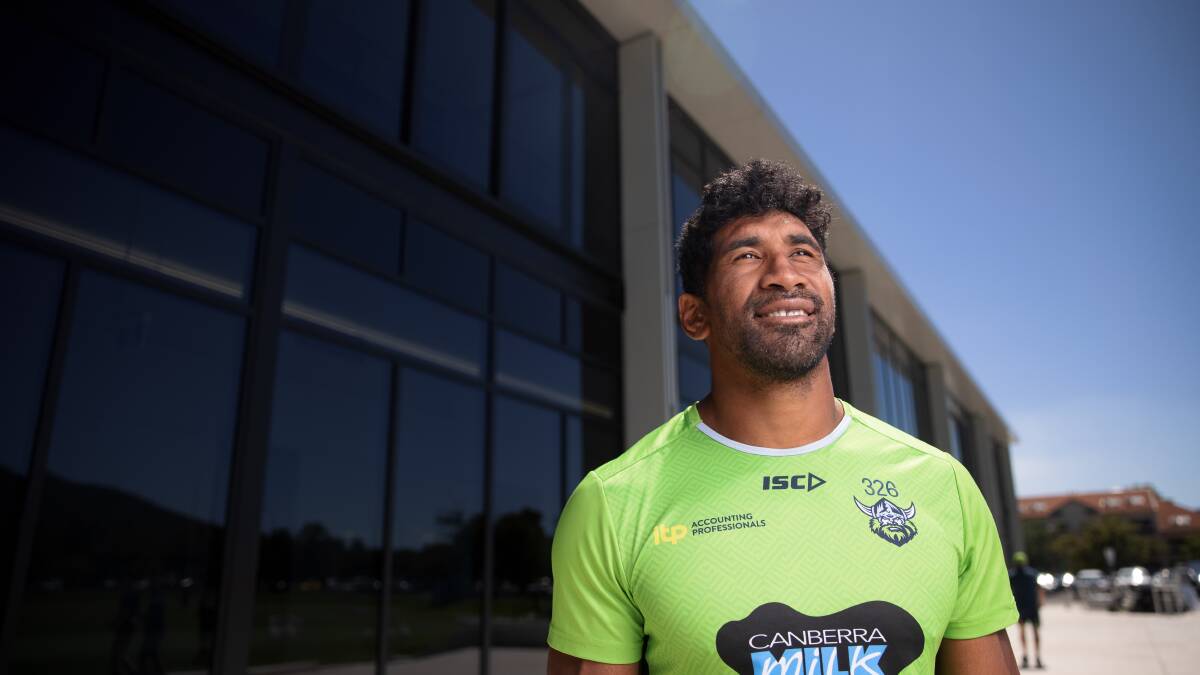 Sia Soliola has been working behind the scenes at the Raiders for one day a week. Picture: Sitthixay Ditthavong