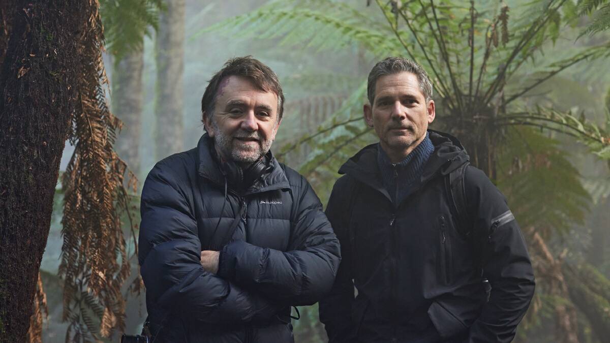 Director Robert Connolly with star Eric Bana on the shoot for Force of Nature.