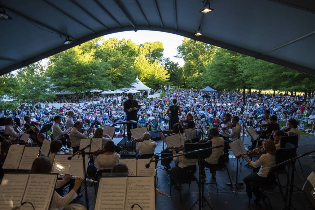 Music theatre in your thongs: Canberra Symphony returns to Government House lawns for picnic concert