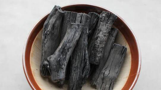 Binchotan charcoal from chefsarmoury.com