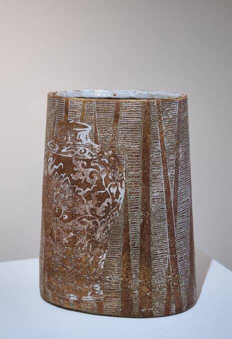 Janet DeBoos, Meiping vase, 2021. Picture: Art Atelier