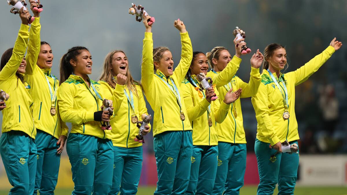 Australia's women's sevens team celebrates its Commonwealth Games gold medal. Picture: Getty Images