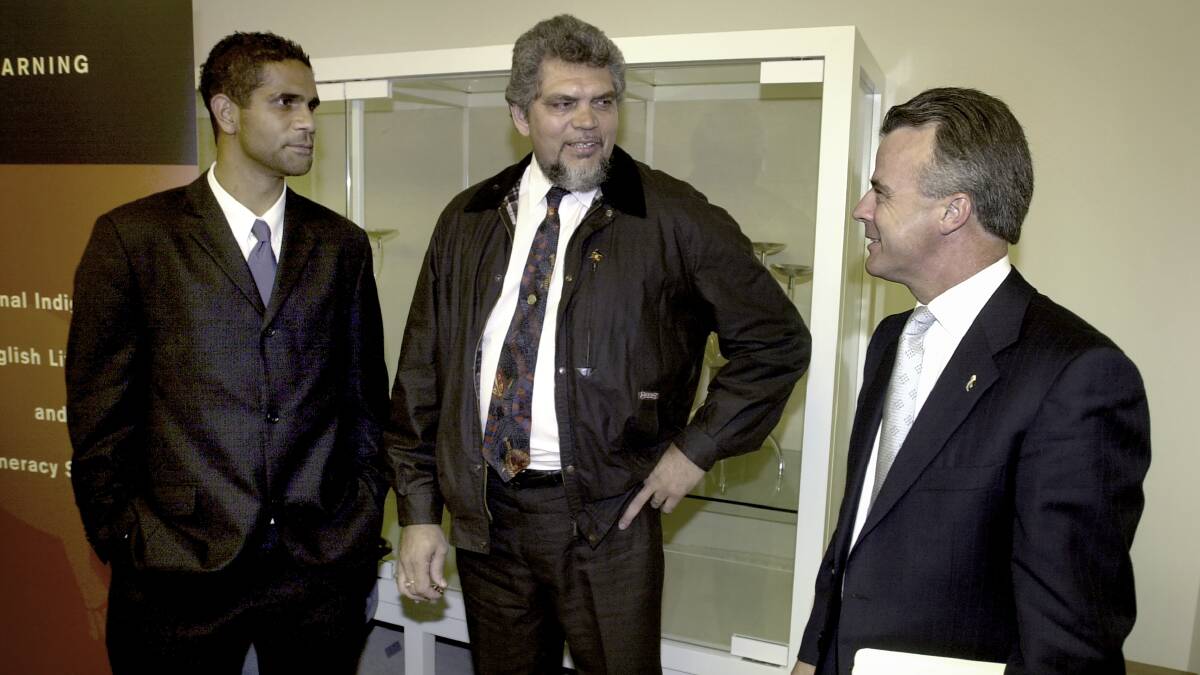Indigenous Education Ambassadors Michael OLoughlin (left) and Reverend Shayne Blackman (centre) meet with Dr Brendan Nelson to discuss the National Indigenous English Literacy and Numeracy Strategy, Canberra, May 2002. Picture by David Foote