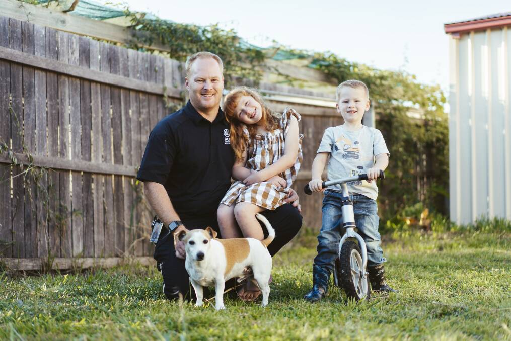 Quarantine worker Rhian Blackwell with his kids Ivy 6, and Nicholas 4. Picture: Dion Georgopoulos