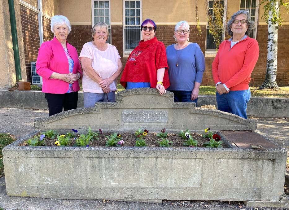 Marion Jordan, Jenny Painter and Vivienne Flanagan of the Crookwell and District Historical Society join Upper Lachlan deputy mayor Mandy McDonald (centre) and Stephen Carroll at Crookwell's 'Annis and George Bills' trough. Picture by Tim the Yowie Man