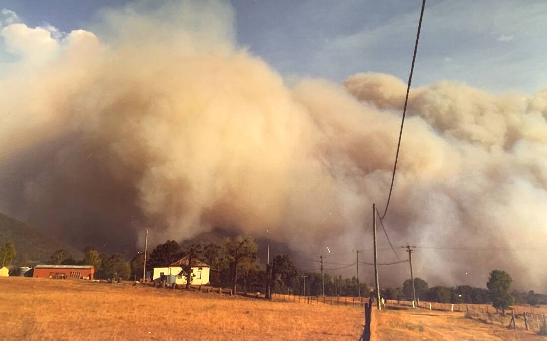Fire threatens the Araluen Valley on January 4, 2020. Picture by Clem Wilson