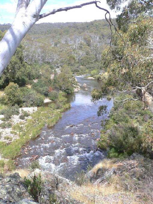The Eucumbene River from the same rocky knoll pre-2020 bushfires. Picture: Matthew Higgins