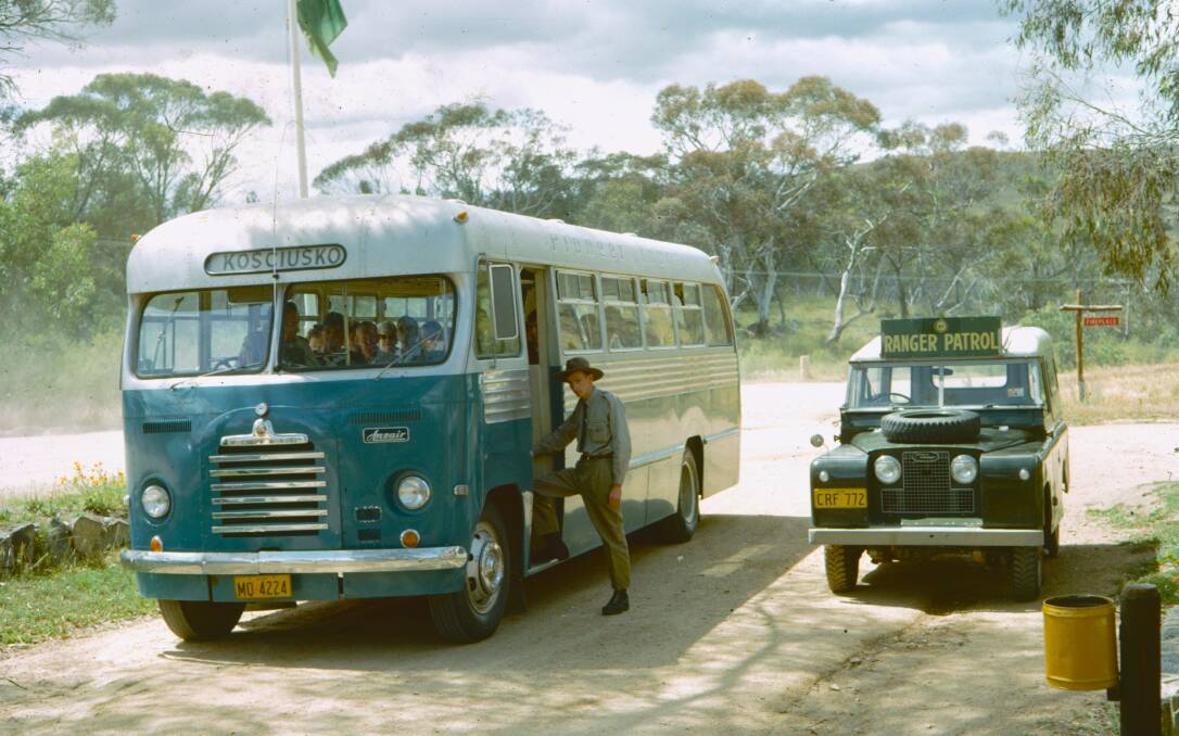 A ranger-guided bus tour to the Kosciuszko summit in 1964. Picture: Gare Collection