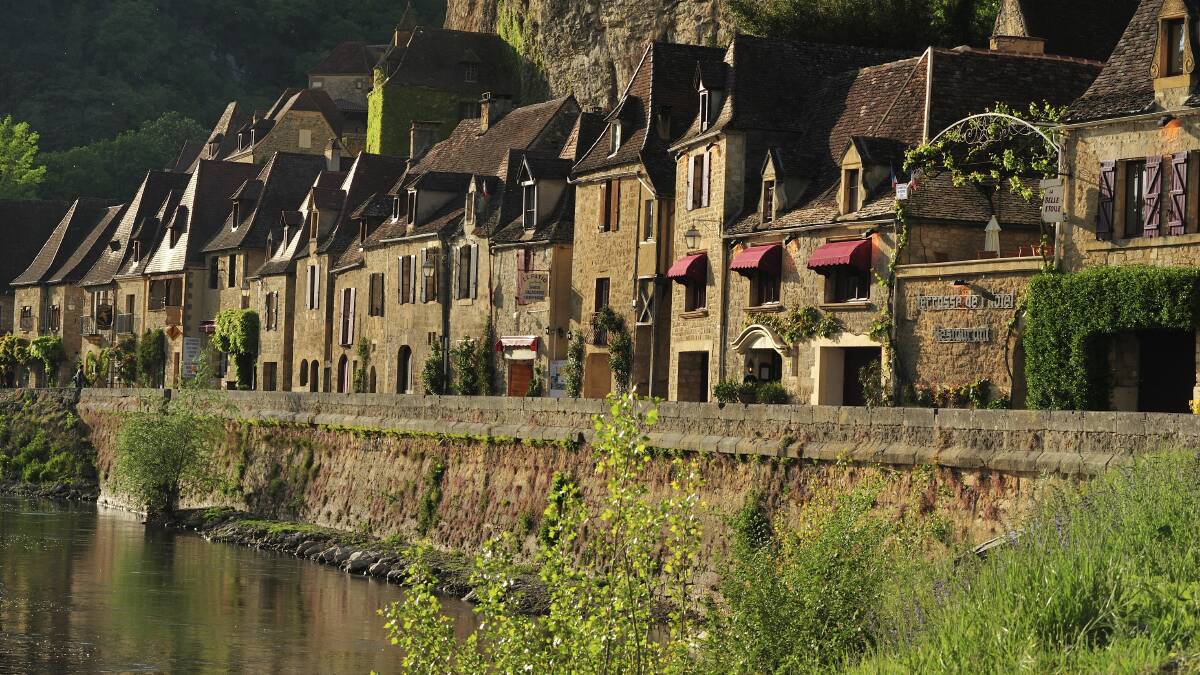 Houses along the Dordogne River in La Roque-Gageac.