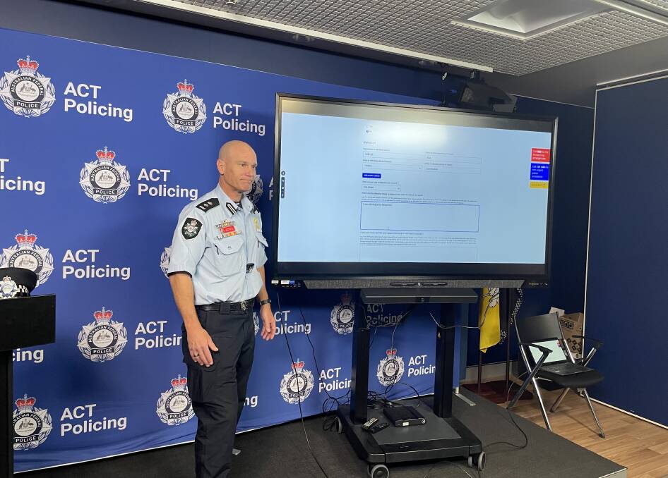 Superintendent Brian Diplock with the new police reporting portal for dangerous driving. Picture by Peter Brewer 