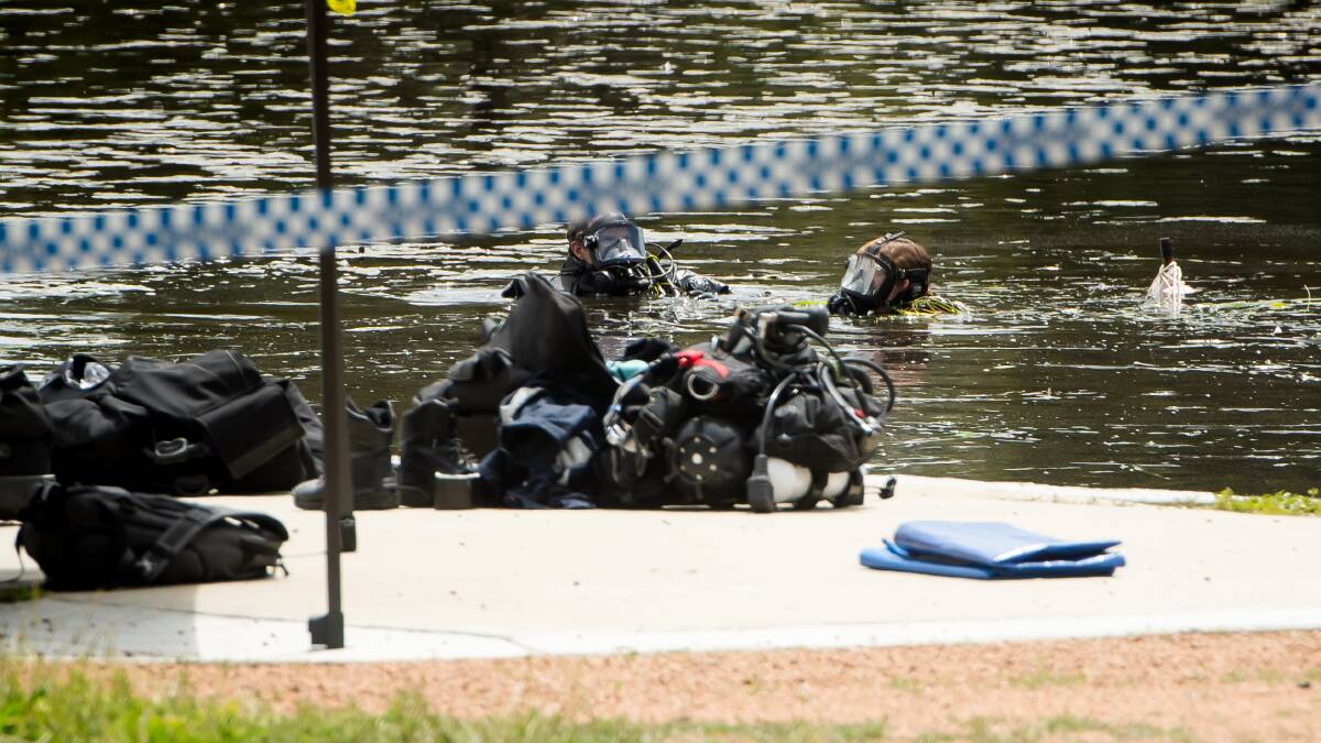 Police divers search Yerrabi Pond over the weekend. Picture by Elesa Kurtz