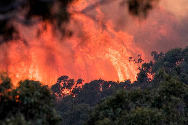 As the North Black Range fire raged on December 16 2019, police allege that another fire was deliberately lit 11kms away near Bungendore. Picture: Dion Georgopoulos 