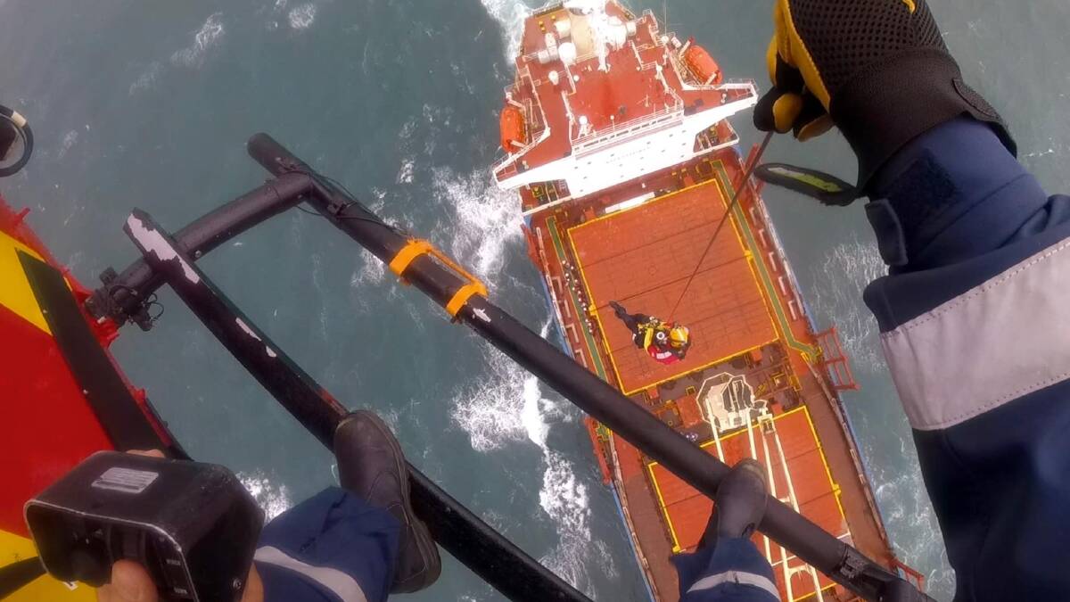 New video shows bulk carrier rescue attempt off Illawarra coast